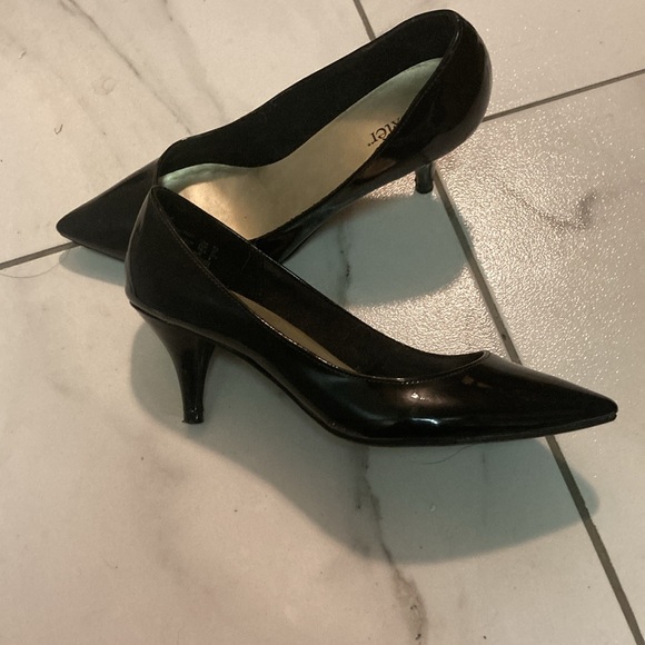 Lightly Used Black Dexter High Heels. Size 5.5. - Picture 6 of 8